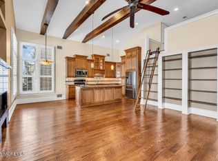 8 Central Ave, Island Heights, NJ 08732