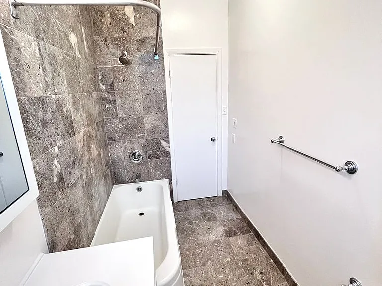 1201 Green St — Photo 22