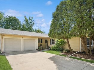 921 Bernard Dr, Buffalo Grove, IL 60089