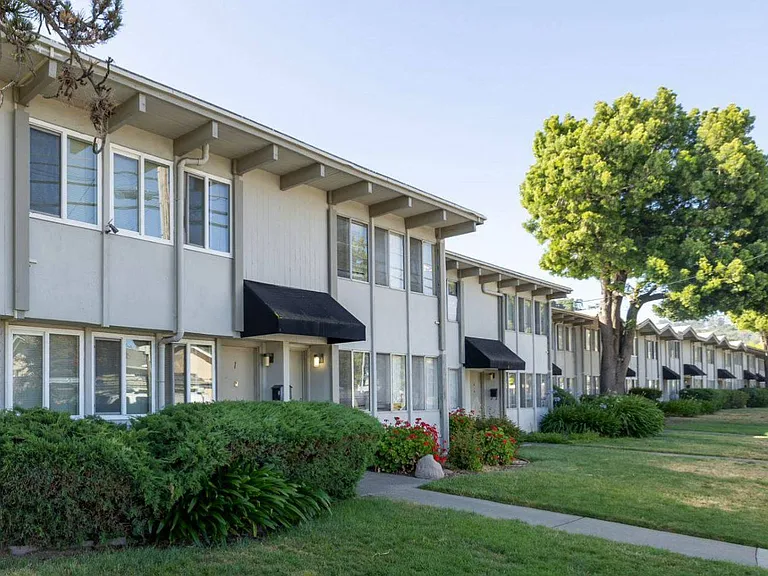 Terra Linda Manor — Photo 14