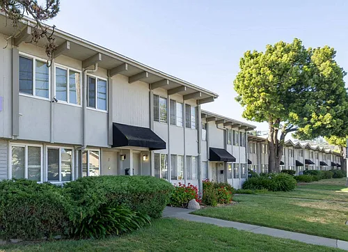 Terra Linda Manor Photo 1