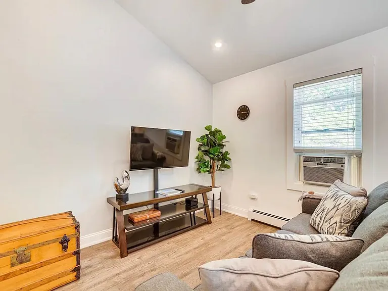 37 Pinecrest Dr #A — Photo 7