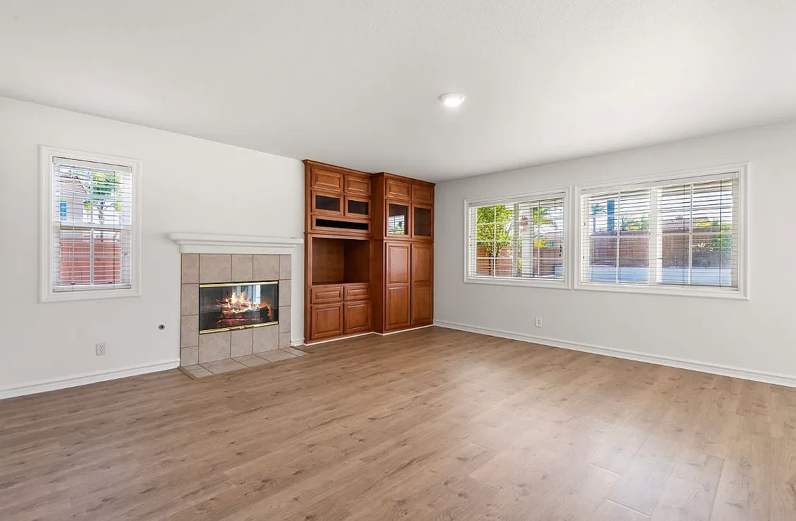 4 bed, 2.5 bath, 2526 sqft, $3,900 — Photo 3