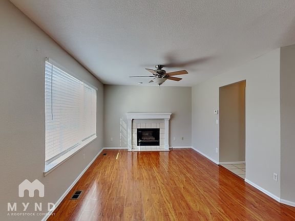 5th image of 2421 S Harlan Ct