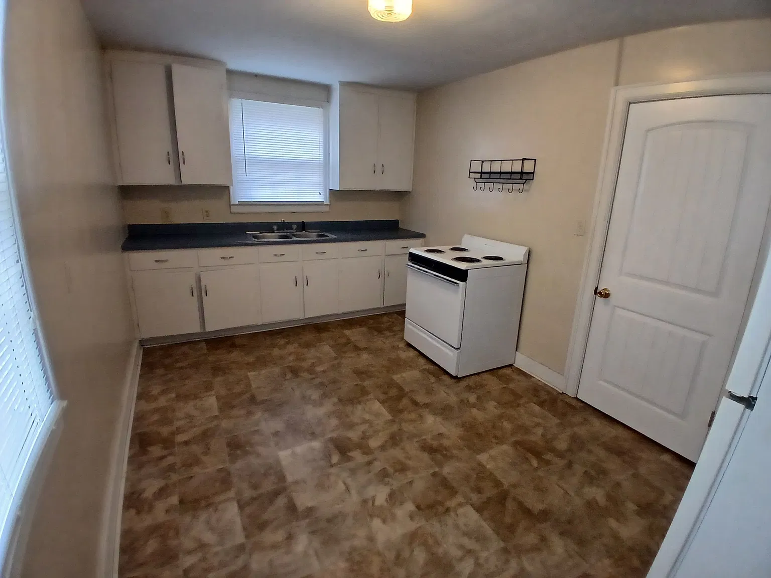 2 bed, $850 — Photo 2