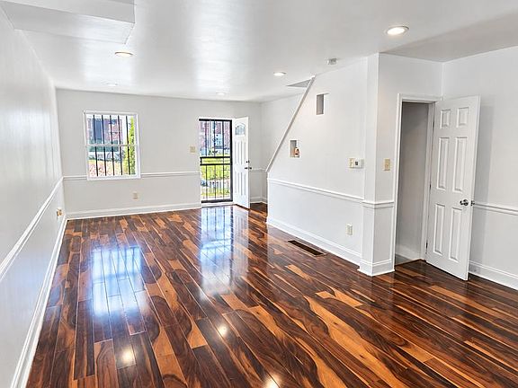 3rd image of 1251 Alcott St