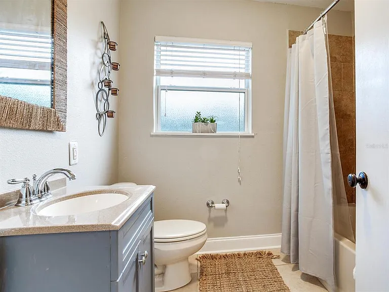 221 N Clearview Ave — Photo 25