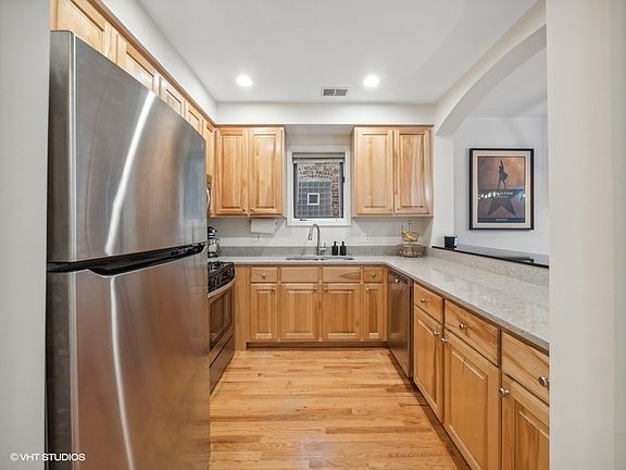 5th image of 1413 W Cuyler Ave APT 2W