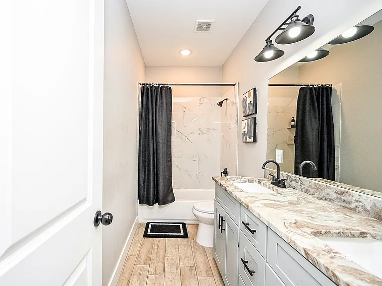 5007 Briscoe St #B — Photo 12