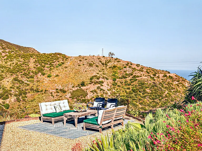 4302 Ocean View Dr — Photo 49