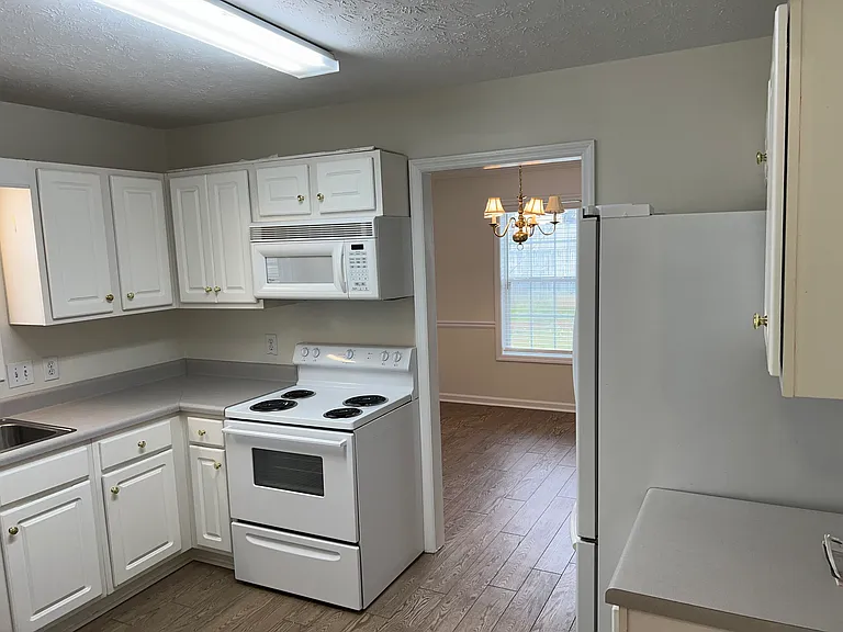 2153 Franklin St — Photo 3