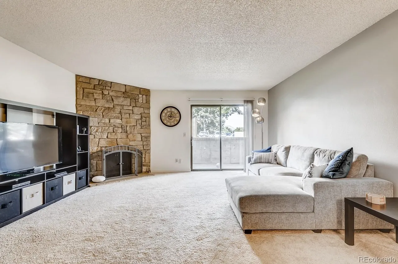 2 bed, 1174 sqft, $2,000 — Photo 2