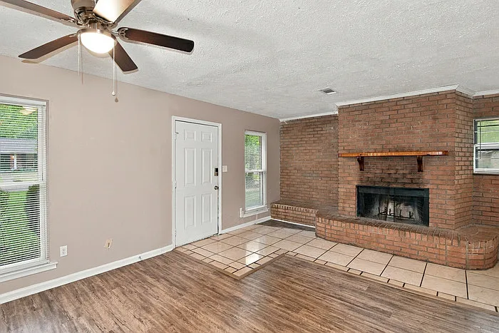 3 bed, 2.0 bath, 1694 sqft, $1,475 — Photo 3