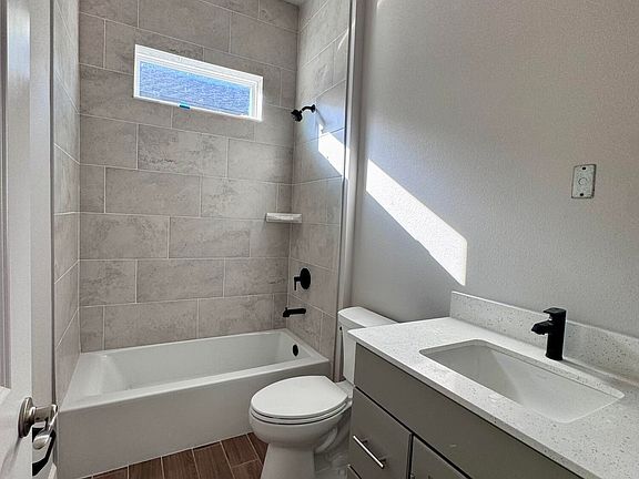 5th image of 416 Mosaic Blvd