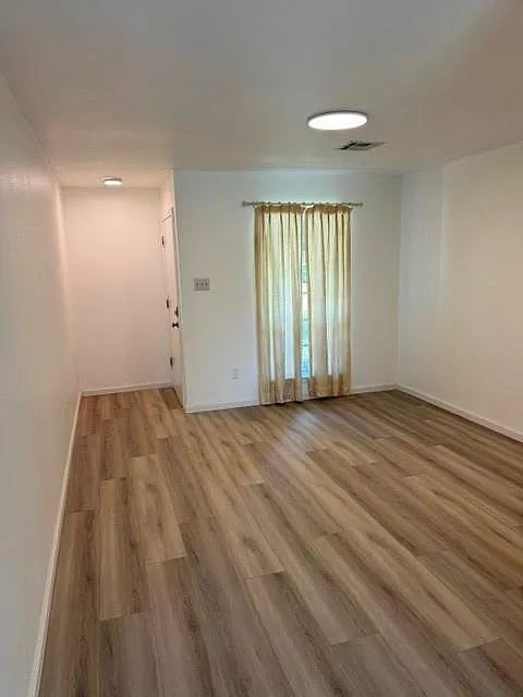 3 bed, 2.0 bath, 1277 sqft, $2,200 — Photo 2
