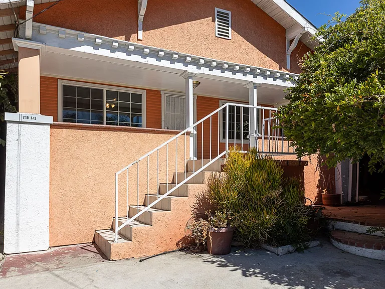 719 N Coronado St — Photo 3