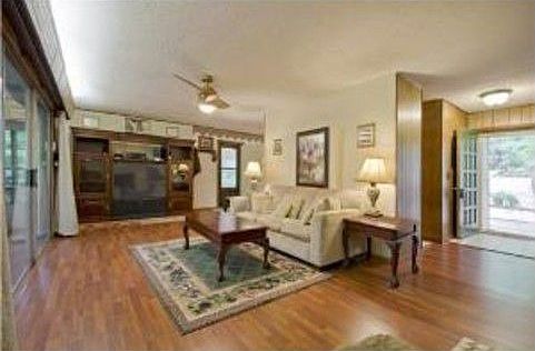 3rd image of 22 Bellingham Ln