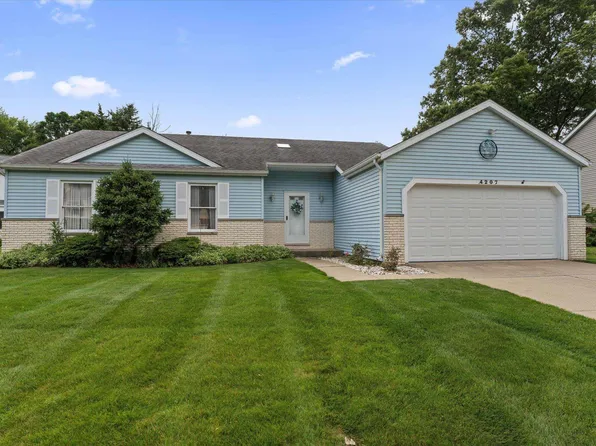 4207 Hunter Run Cir, South Bend, IN 46628