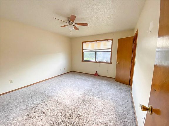 5th image of 817 Durham Pl