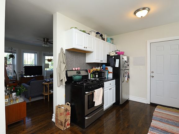 2nd image of 2131 W Giddings St #A00w