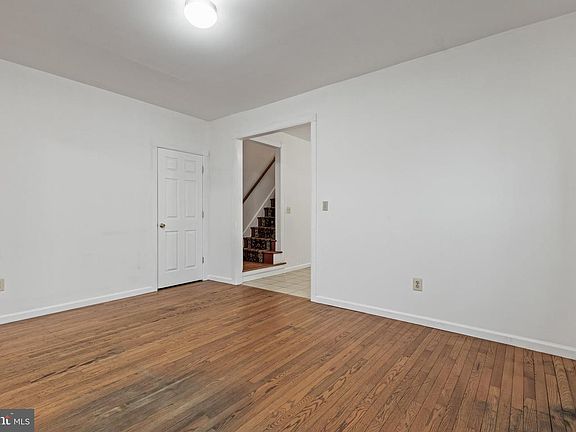 5th image of 552 Columbia Ave
