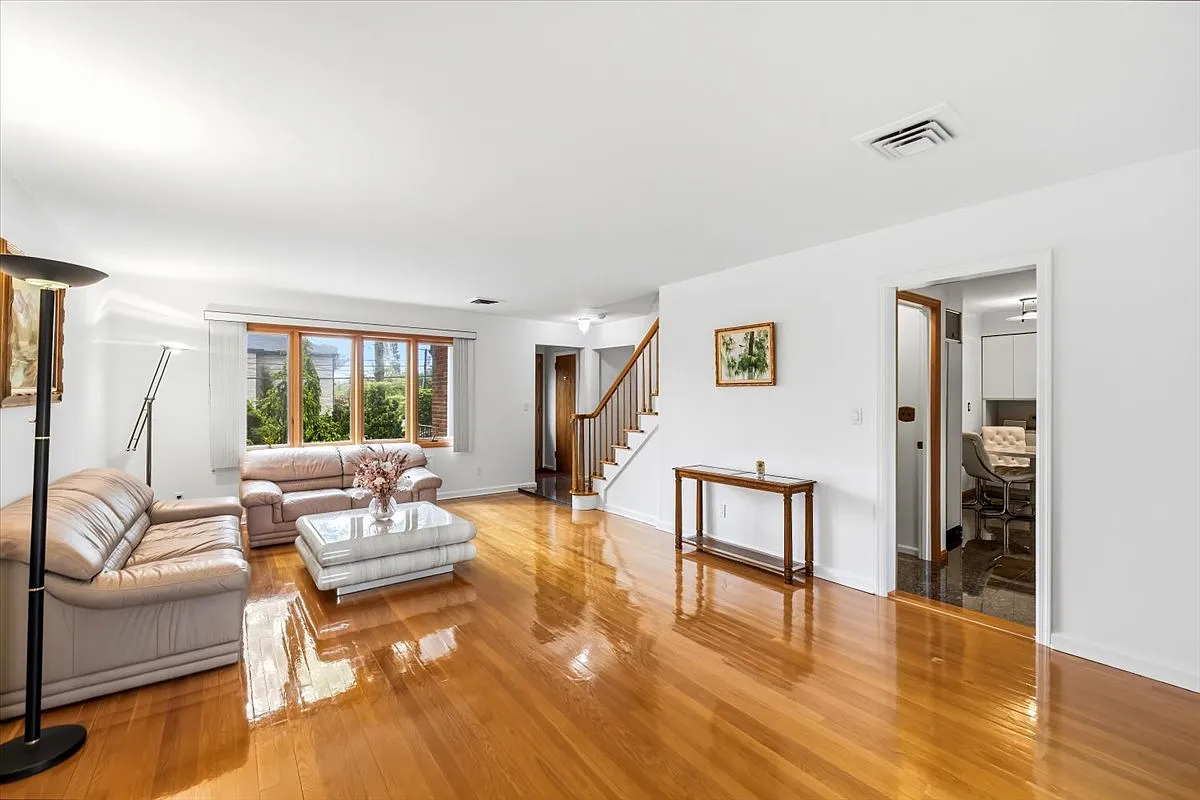 5 bed, 2.5 bath, $6,000 — Photo 4