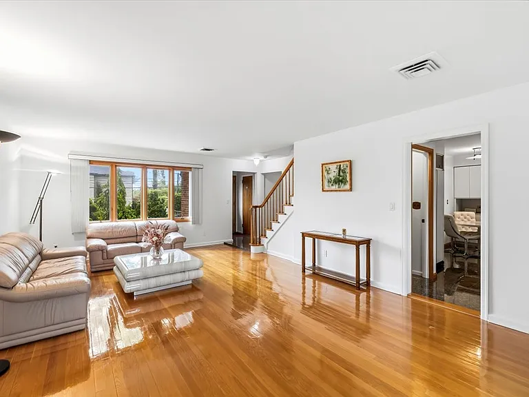 535 Summit St — Photo 4