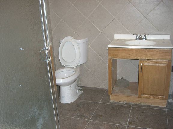 4th image of 185 Burke Ave