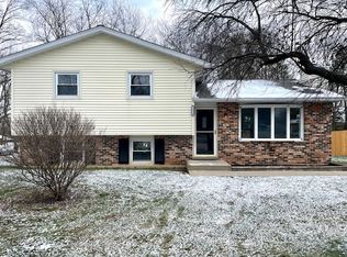 1019 W Windsor Dr, McHenry, IL 60051