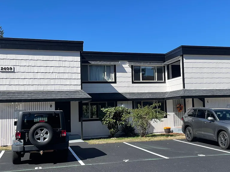 Cascade Terrace Apartments — Photo 7