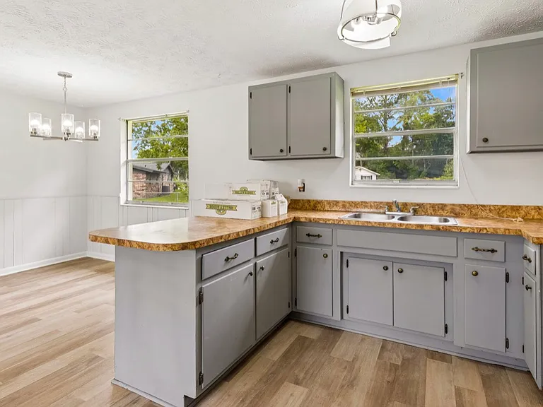 8428 Red Holly Ln — Photo 8