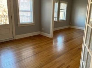 421 13th St APT 101, Moline, IL 61265