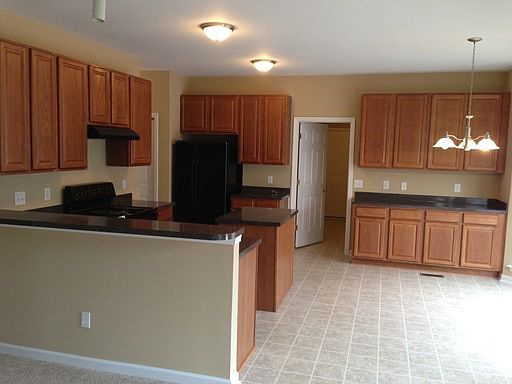 4th image of 245 Kenmore Park Dr