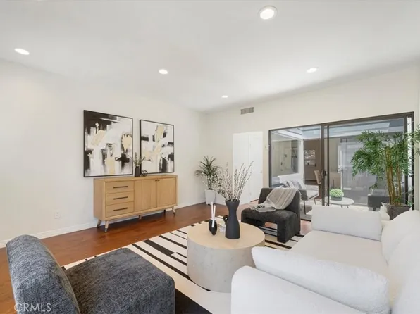 5831 Etiwanda Ave, Tarzana, CA 91356