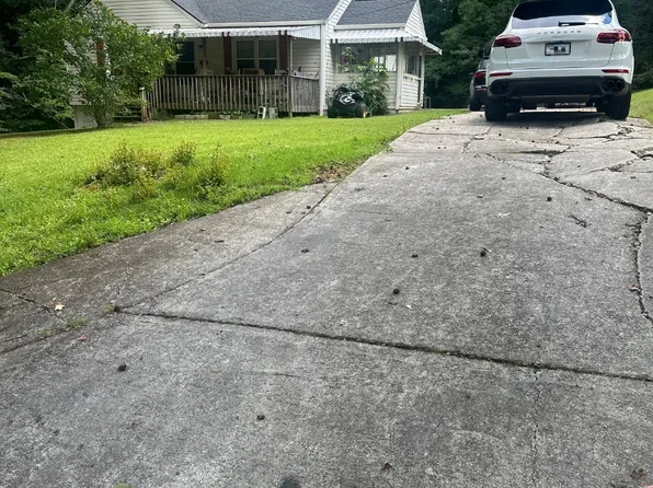 127 White St, Tallapoosa, GA 30176