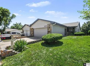 1858 N 93rd Ct, Omaha, NE 68114