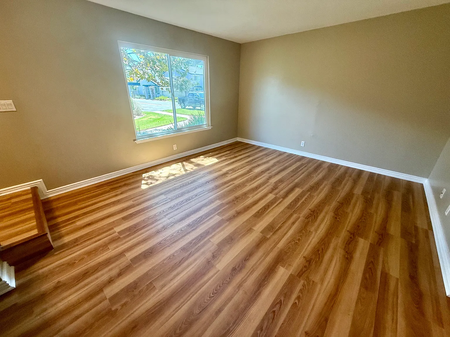 3 bed, 1.5 bath, 1150 sqft, $3,995 — Photo 2