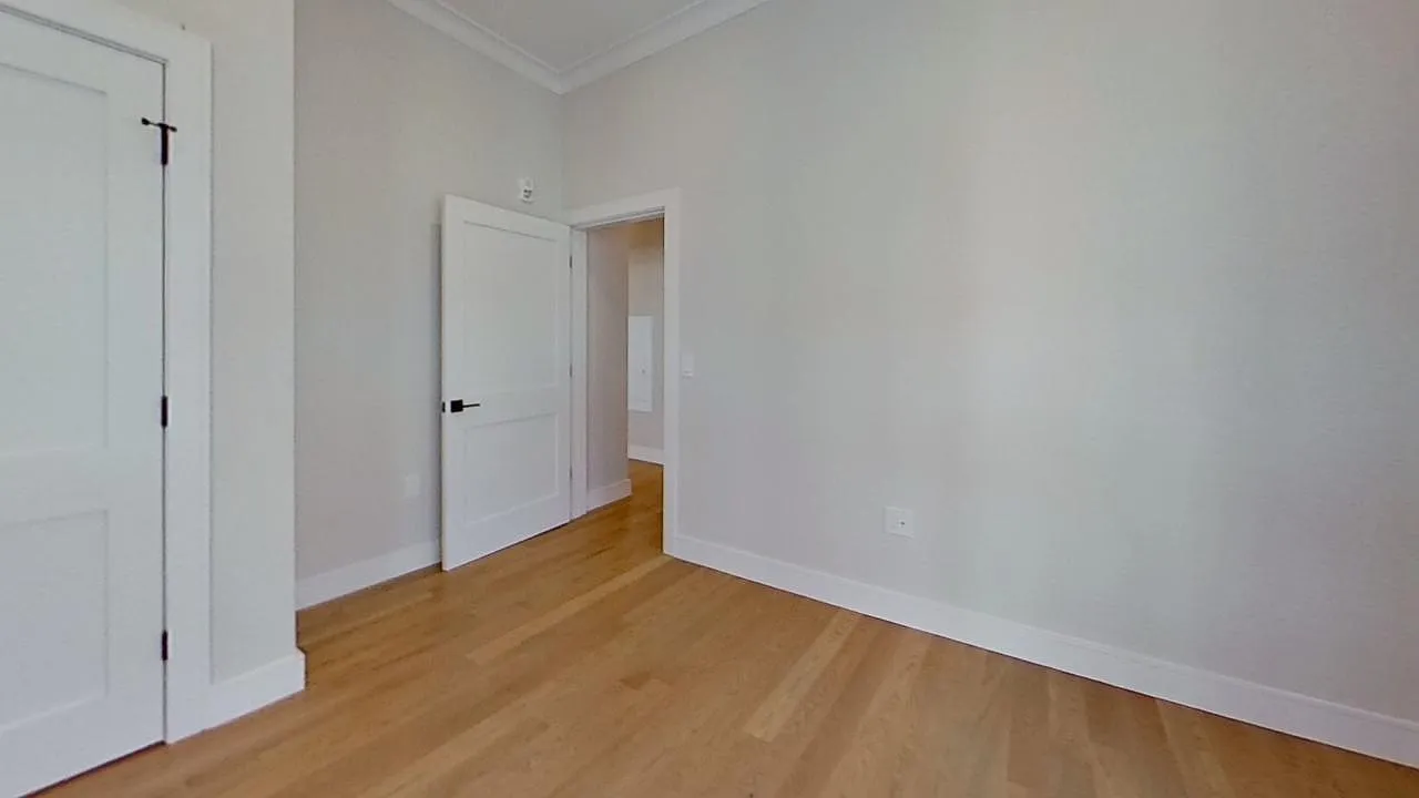 5 bed, 1245 sqft, $7,825 — Photo 3