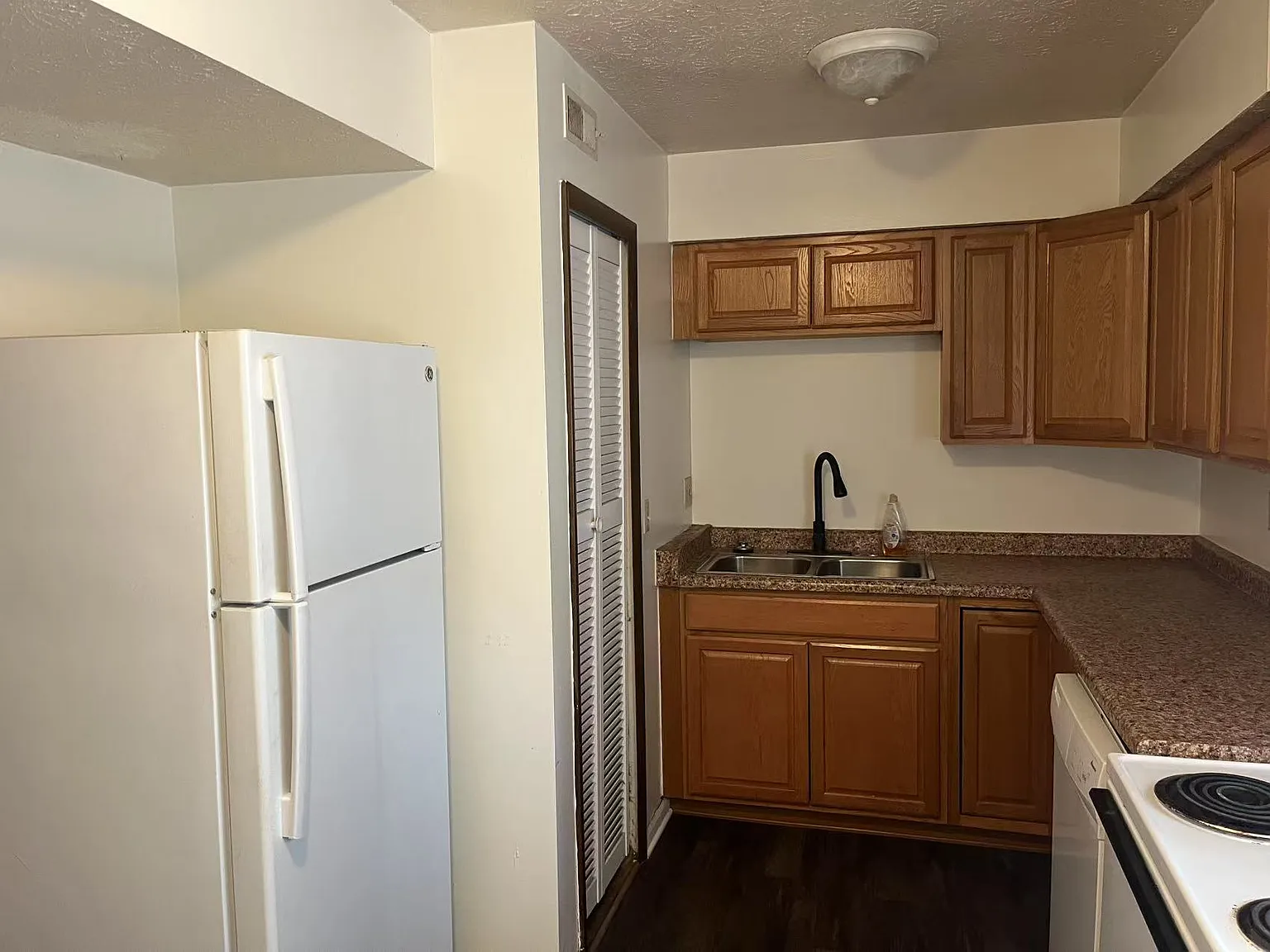 2 bed, 870 sqft, $1,250 — Photo 2