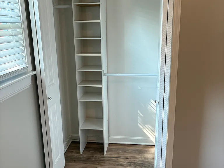 2405 Vinedale Ave — Photo 17