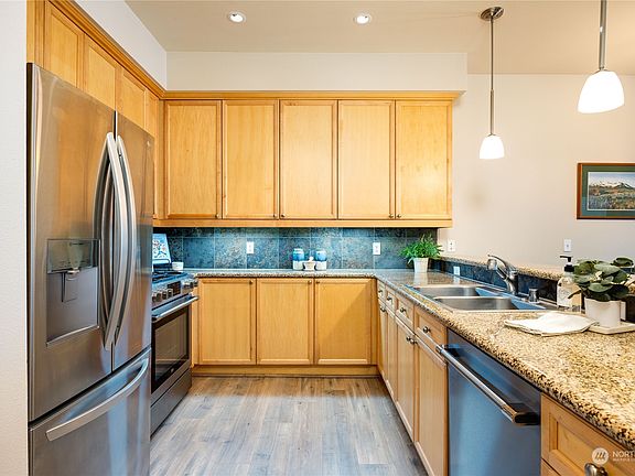 4th image of 400 Washington Avenue #307