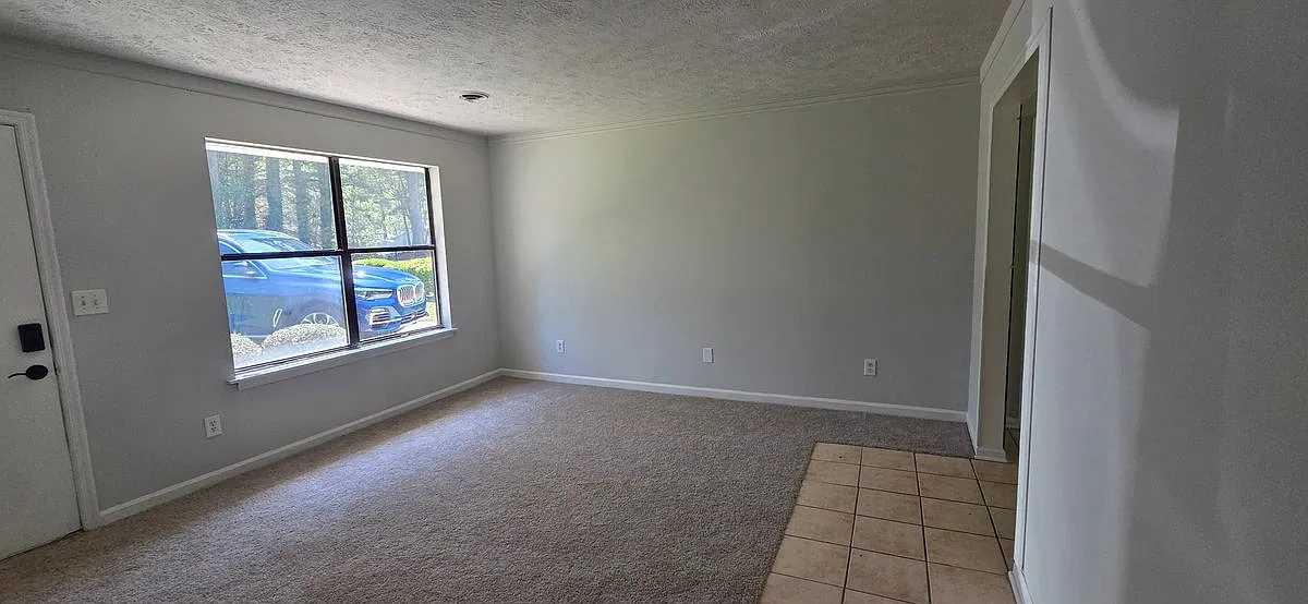3 bed, 2.0 bath, 1053 sqft, $1,700 — Photo 2