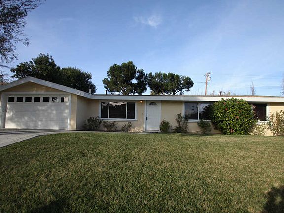 2nd image of 655 E Avenida De Los Arboles
