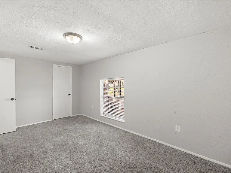 2929 Leroy St — Photo 23
