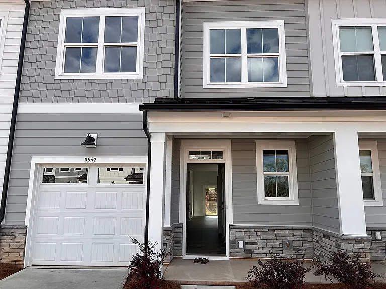 9547 Munsing Dr — Photo 4