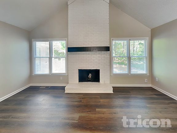 2nd image of 985 Brookmont Dr SW