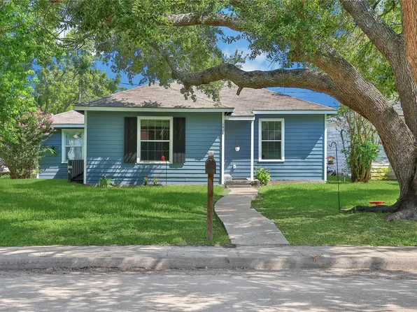 1606 W 8th St, Freeport, TX 77541