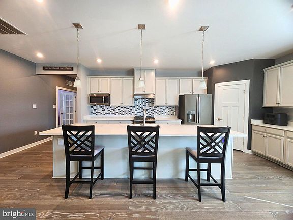 2nd image of 7 Pegasus Ln