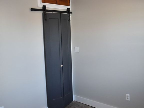 4th image of 4941 Shaw Ave #1