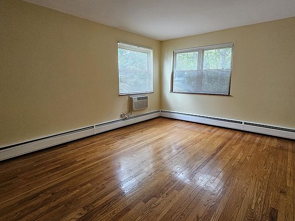 4th image of 3714 Drakewood Dr APT 4